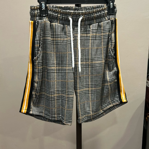 Short pants - Picture 1 of 1